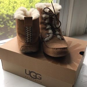 UGG chickaree boots size 9